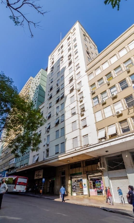 Apartamento JK com 27m², 1 dormitório, 1 suíte no bairro Centro Histórico em Porto Alegre para Comprar