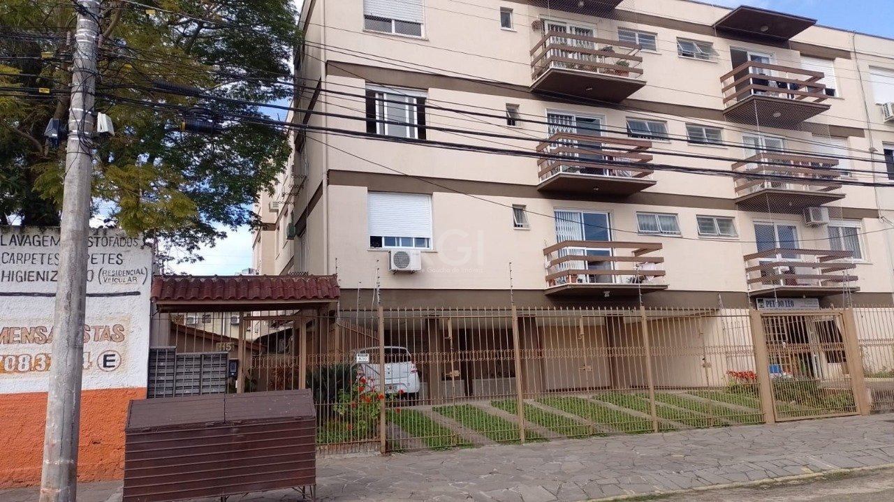 Apartamento com 39m², 1 dormitório no bairro Passo da Areia em Porto Alegre para Comprar