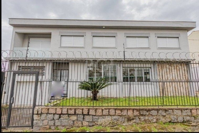 Casa com 220m², 3 dormitórios, 2 suítes, 2 vagas no bairro Partenon em Porto Alegre para Comprar
