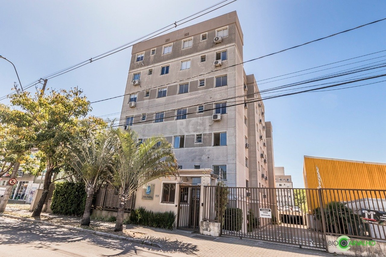 Apartamento com 44m², 2 dormitórios, 1 vaga no bairro Glória em Porto Alegre para Comprar