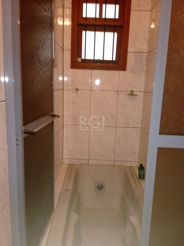 Casa à venda com 3 quartos, 218m² - Foto 3