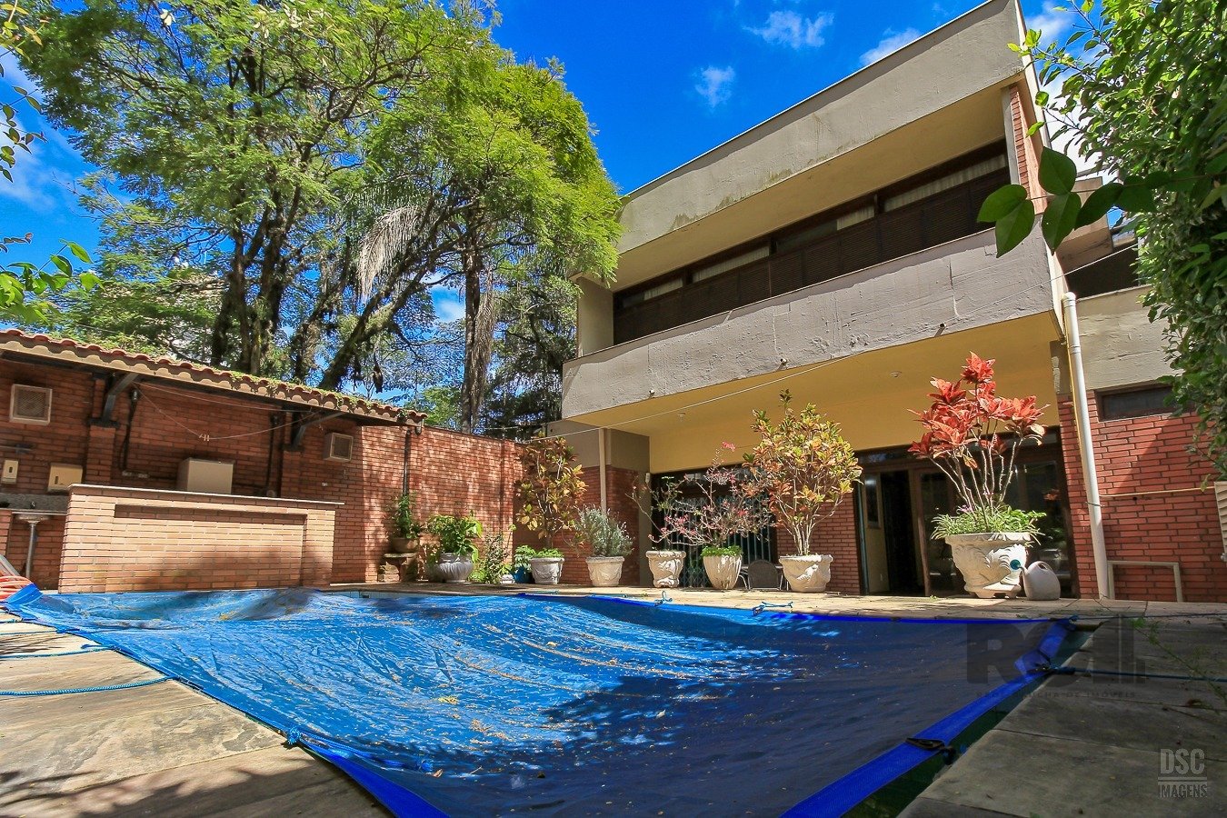 Casa com 480m², 4 dormitórios, 4 suítes, 4 vagas no bairro Petrópolis em Porto Alegre para Comprar