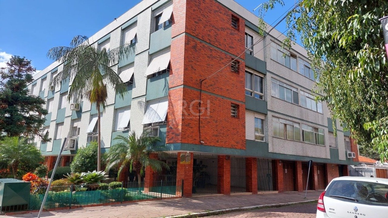 Apartamento com 138m², 3 dormitórios, 1 suíte, 1 vaga no bairro Jardim Lindóia em Porto Alegre para Comprar
