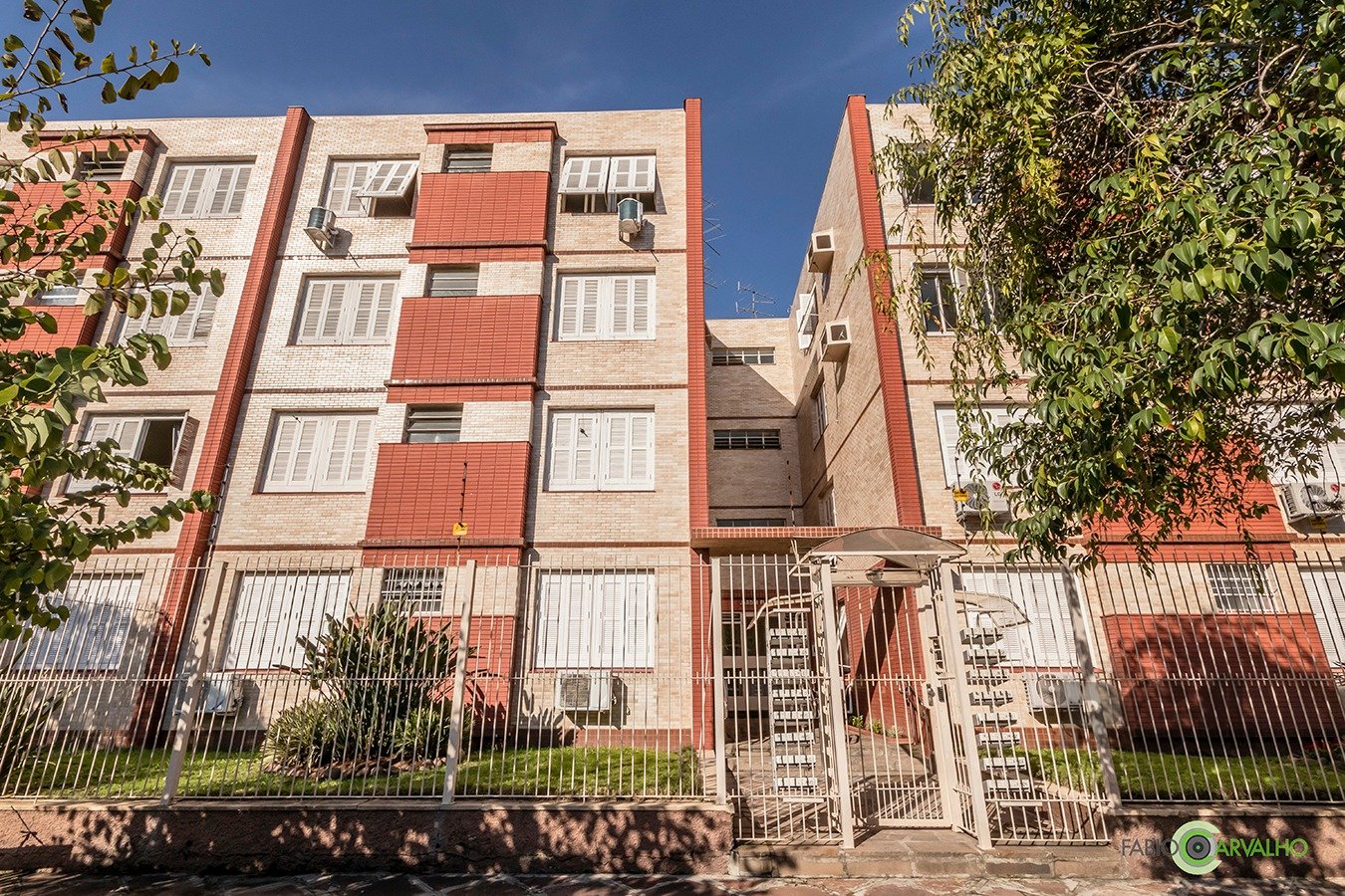 Apartamento com 72m², 3 dormitórios no bairro São João em Porto Alegre para Comprar