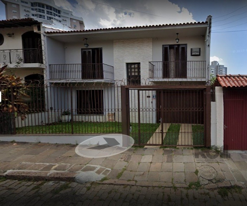 Casa com 226m², 3 dormitórios, 1 suíte, 3 vagas no bairro Higienópolis em Porto Alegre para Comprar