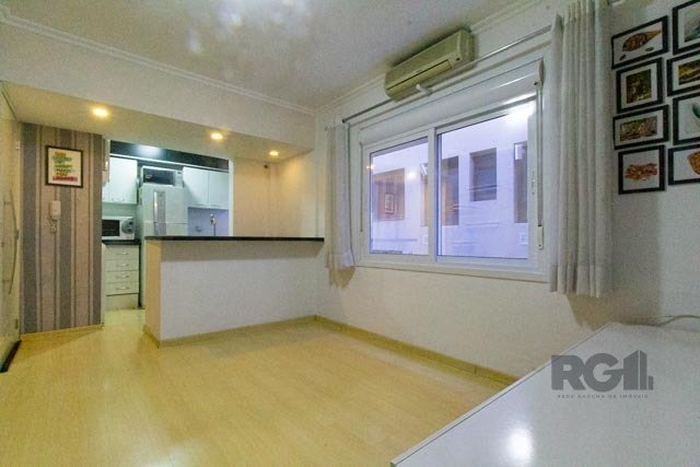 Apartamento com 44m², 1 dormitório, 1 suíte, 1 vaga no bairro Santana em Porto Alegre para Comprar