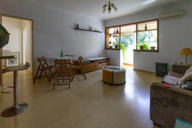 Apartamento com 110m², 3 dormitórios, 1 vaga no bairro Rio Branco em Porto Alegre para Comprar