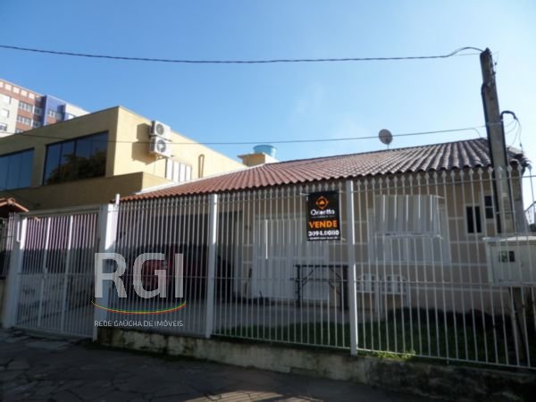 Casa com 180m², 3 dormitórios, 3 suítes, 4 vagas no bairro Jardim Itu Sabará em Porto Alegre para Comprar