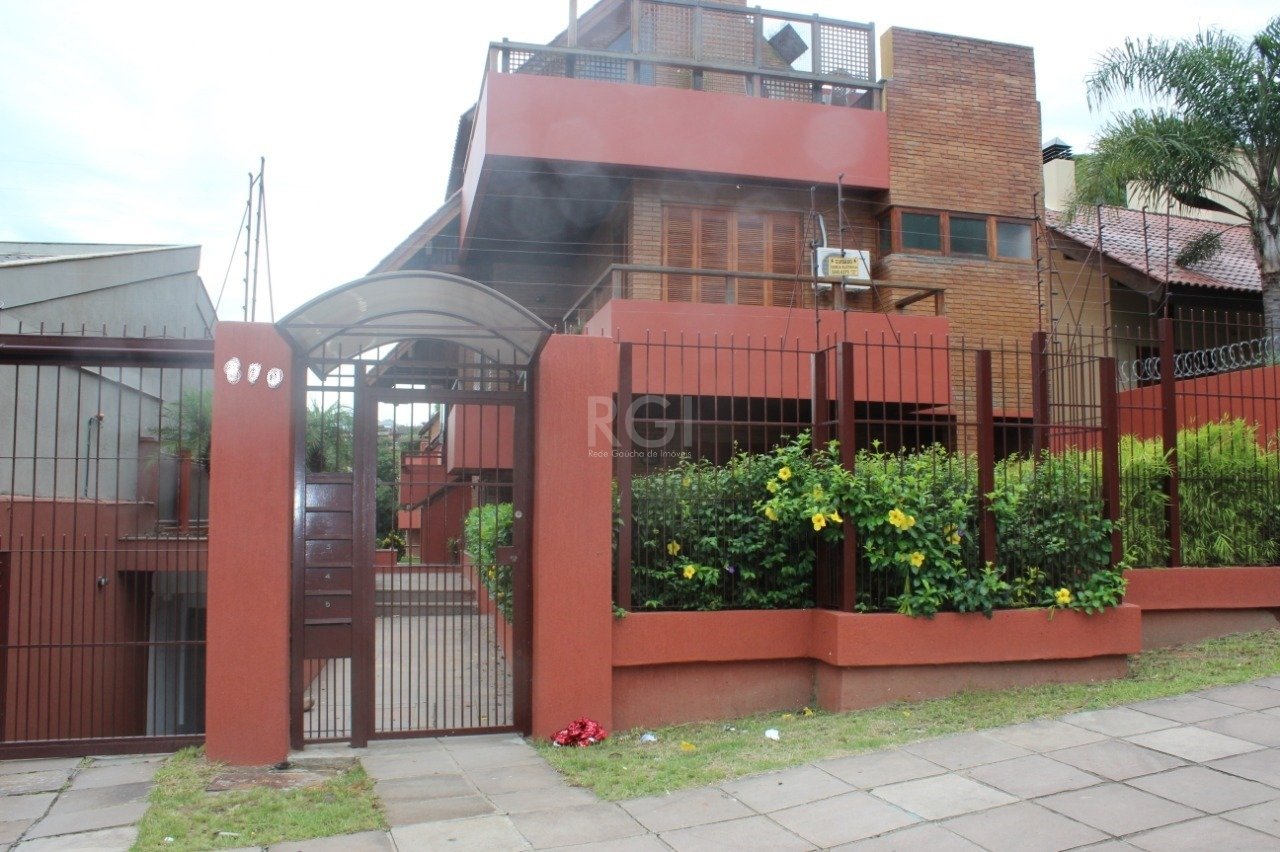 Casa Condominio com 379m², 4 dormitórios, 1 suíte, 2 vagas no bairro Menino Deus em Porto Alegre para Comprar