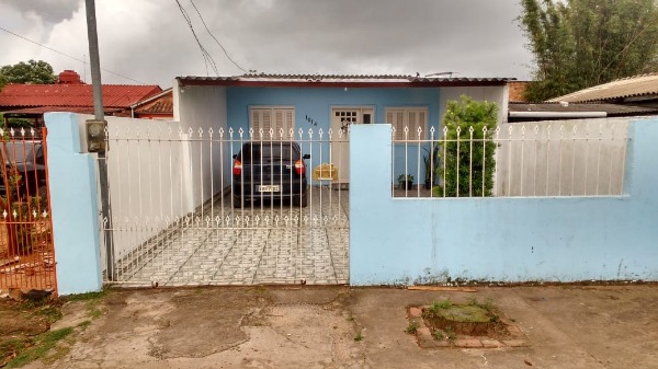 Casa com 60m², 2 dormitórios, 2 vagas no bairro Maria Regina em Alvorada para Comprar