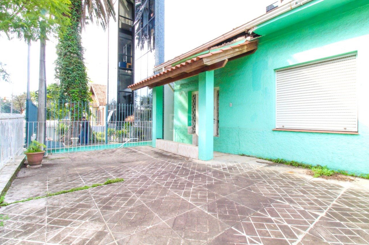 Casa com 149m², 3 dormitórios, 1 suíte, 2 vagas no bairro Higienópolis em Porto Alegre para Comprar
