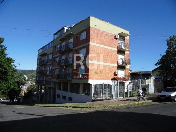 Cobertura com 196m², 3 dormitórios, 1 vaga no bairro Teresópolis em Porto Alegre para Comprar