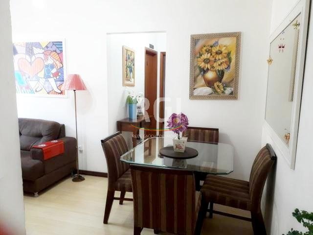 Apartamento com 59m², 2 dormitórios, 1 vaga no bairro Tristeza em Porto Alegre para Comprar