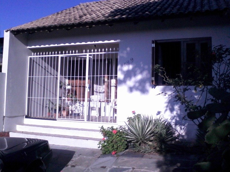 Casa com 120m², 2 dormitórios, 2 vagas no bairro Jardim Floresta em Porto Alegre para Comprar