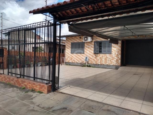 Casa com 300m², 4 dormitórios, 3 vagas no bairro Sarandi em Porto Alegre para Comprar