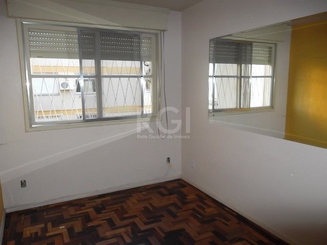 Apartamento com 69m², 3 dormitórios no bairro Camaquã em Porto Alegre para Comprar