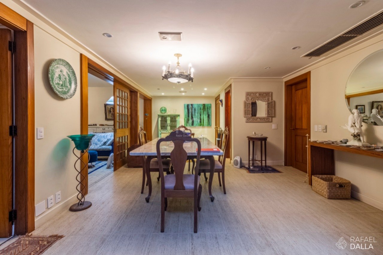 Cobertura para Venda - 304.71m², 3 dormitórios, sendo 1 suites, 2 vagas - Bela Vista