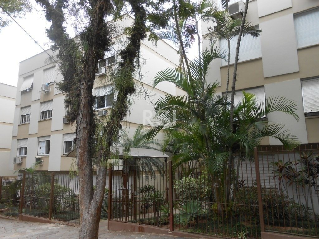 Apartamento com 67m², 2 dormitórios, 1 vaga no bairro São João em Porto Alegre para Comprar
