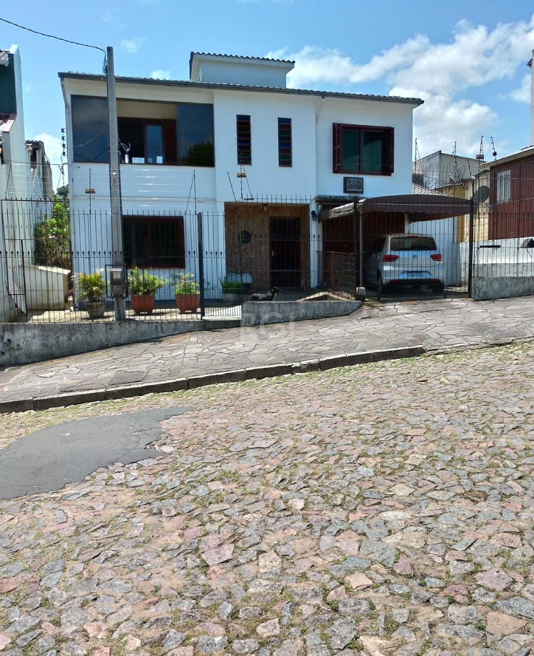 Casa com 165m², 3 dormitórios, 1 suíte, 2 vagas no bairro Vila João Pessoa em Porto Alegre para Comprar