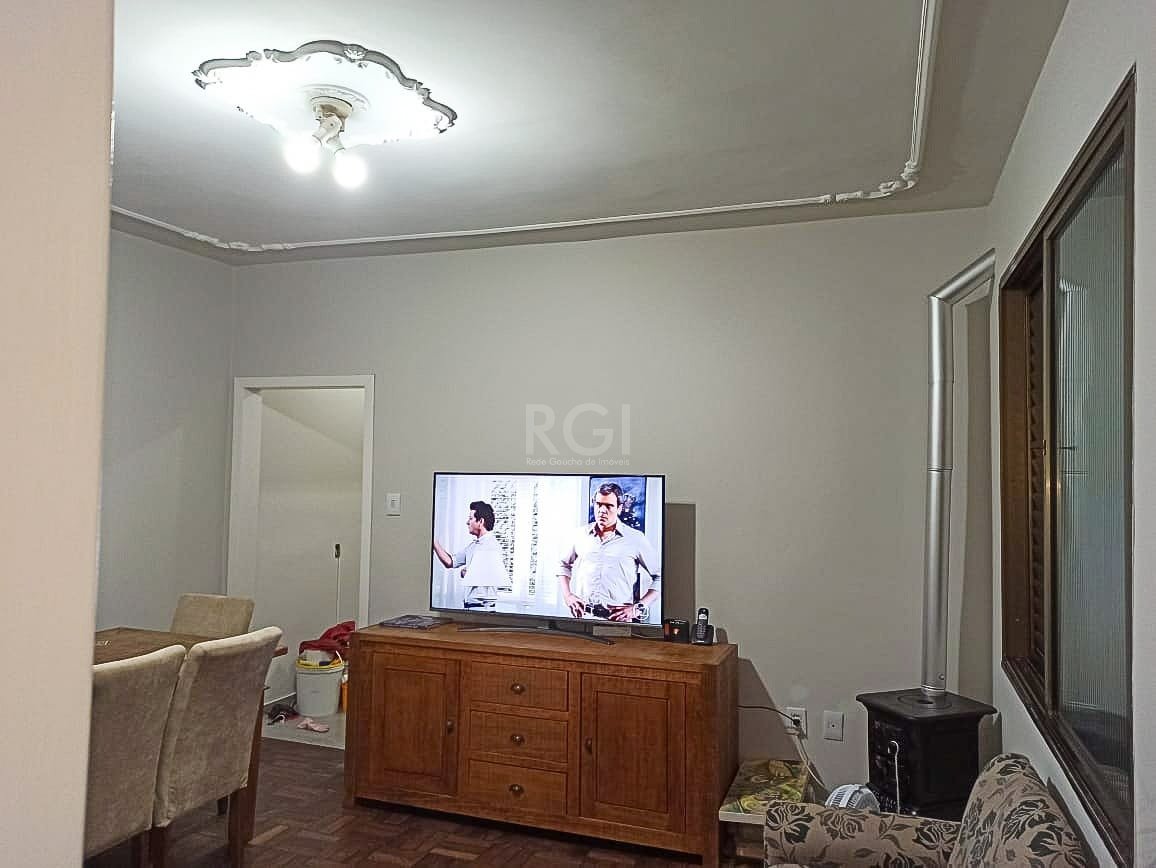 Apartamento com 60m², 2 dormitórios no bairro São João em Porto Alegre para Comprar