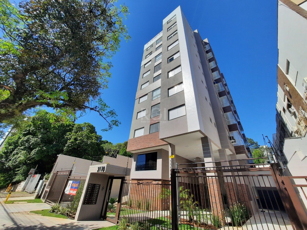 Apartamento com 75m², 2 dormitórios, 1 suíte, 2 vagas no bairro Bela Vista em Porto Alegre para Comprar