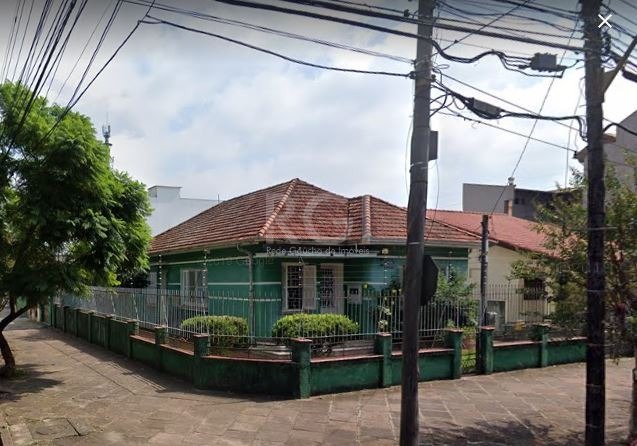 Casa com 200m², 3 dormitórios, 6 vagas no bairro São Geraldo em Porto Alegre para Comprar