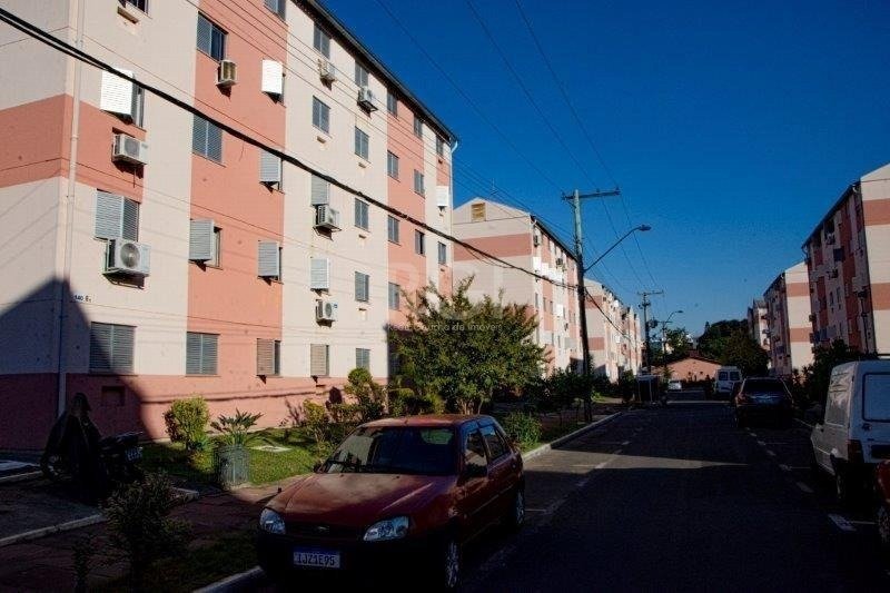 Apartamento com 45m², 2 dormitórios, 1 vaga no bairro Rubem Berta em Porto Alegre para Comprar