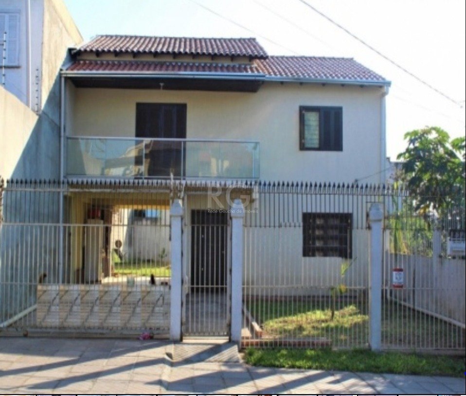 Casa com 147m², 3 dormitórios, 2 vagas no bairro Parque Santa Fé em Porto Alegre para Comprar