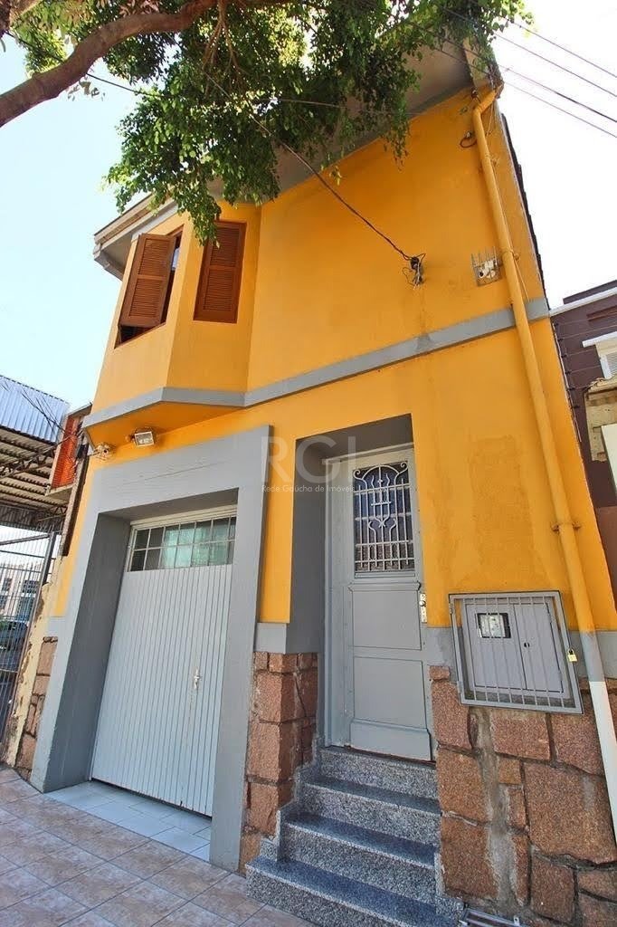 Casa com 180m², 3 dormitórios, 1 suíte, 2 vagas no bairro São Geraldo em Porto Alegre para Comprar