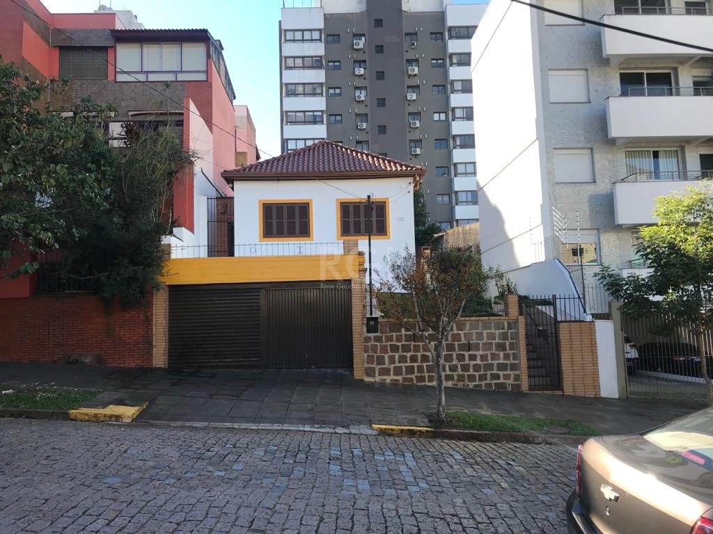 Casa com 247m², 3 dormitórios, 2 vagas no bairro Petrópolis em Porto Alegre para Comprar