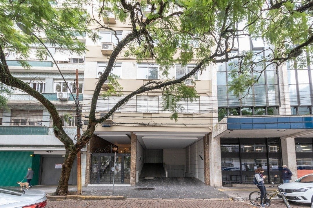 Apartamento com 104m², 3 dormitórios, 1 suíte, 1 vaga no bairro Centro Histórico em Porto Alegre para Comprar
