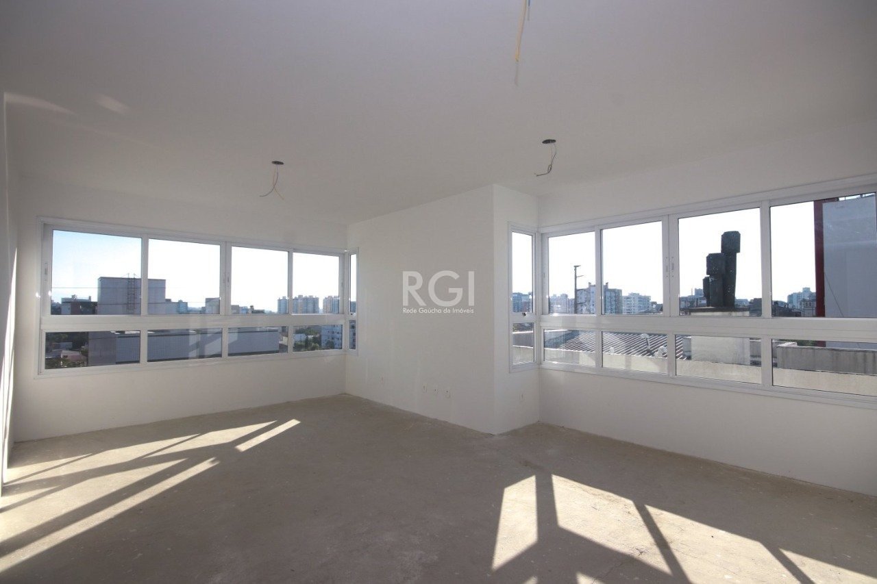 Apartamento à venda com 62m², 2 quartos, 1 suíte, 1 vaga no bairro Cristo Redentor em Porto Alegre