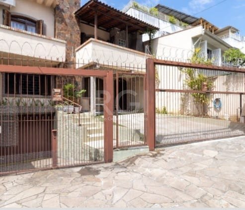 Casa à venda com 287m², 4 quartos, 2 suítes no bairro Higienópolis em Porto Alegre