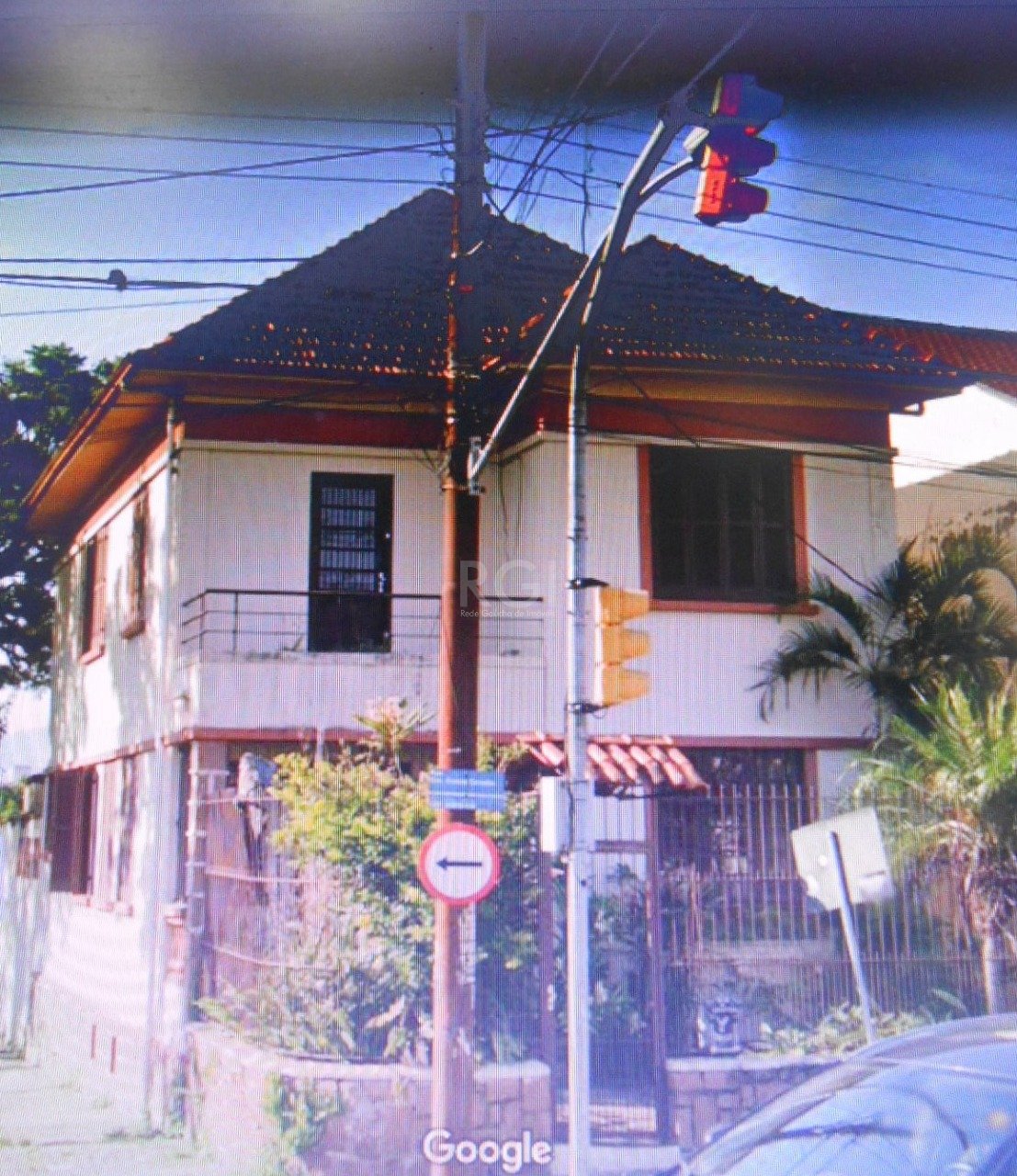 Casa com 240m², 3 dormitórios, 1 suíte, 3 vagas no bairro Medianeira em Porto Alegre para Comprar