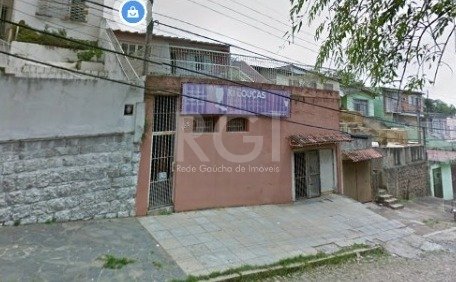 Casa com 170m², 3 dormitórios, 2 vagas no bairro Partenon em Porto Alegre para Comprar