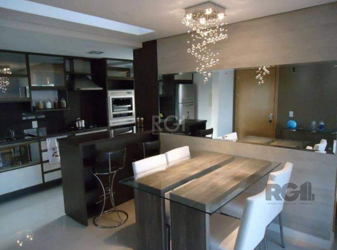 Apartamento com 68m², 3 dormitórios, 1 suíte, 1 vaga no bairro Jardim Carvalho em Porto Alegre para Comprar